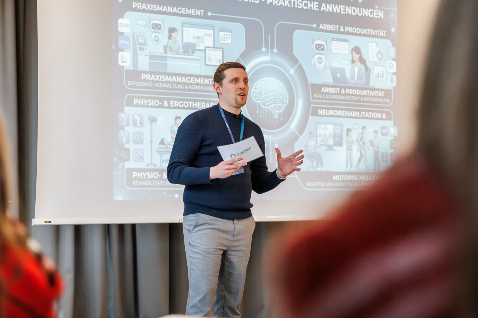 Vortrag vor der Folie zu KI in der Therapiepraxis